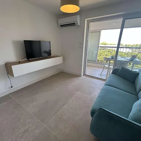 Renove Avec Terrasse - 2 Personnes - Cap D'agde - Fr-1-249-451 Agde
