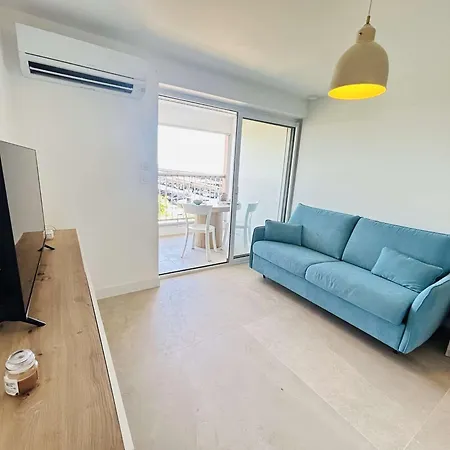 Renove Avec Terrasse - 2 Personnes - Cap D'agde - Fr-1-249-451 Apartmán